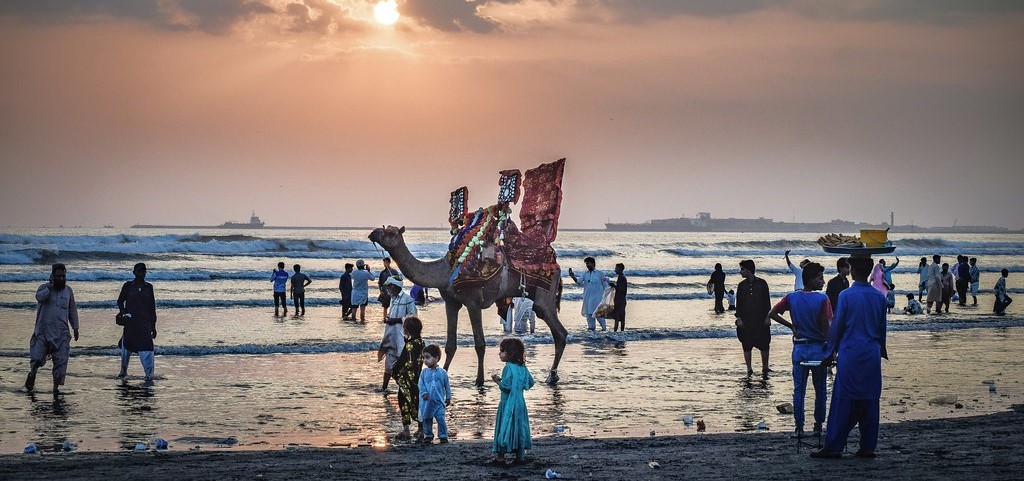 کراچی کے حسین ساحل کی سیر