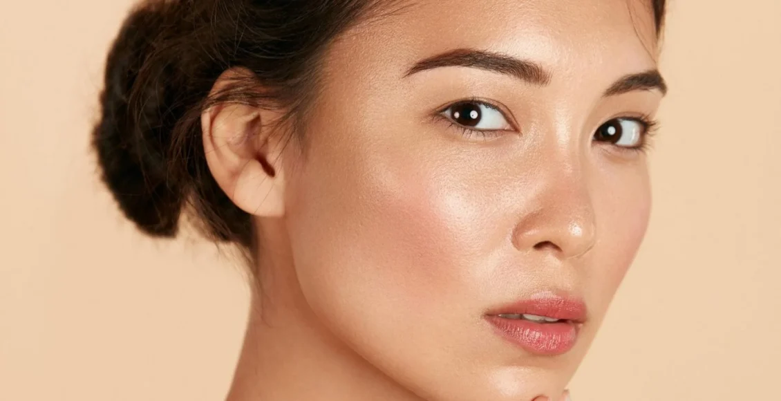 پاکستان کے موسم میں آئلی اسکن کے لیے درست اسکن کیئر روٹین